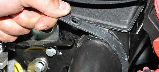 Как заменить воздушный фильтр на Лада Лагрус