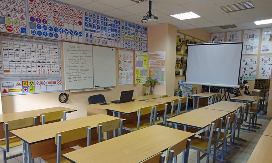 Автошкола «Смольный» Источник: https://rating-avto.ru/raznoe/rejting-luchshih-avtoshkol-sankt-peterburga.html