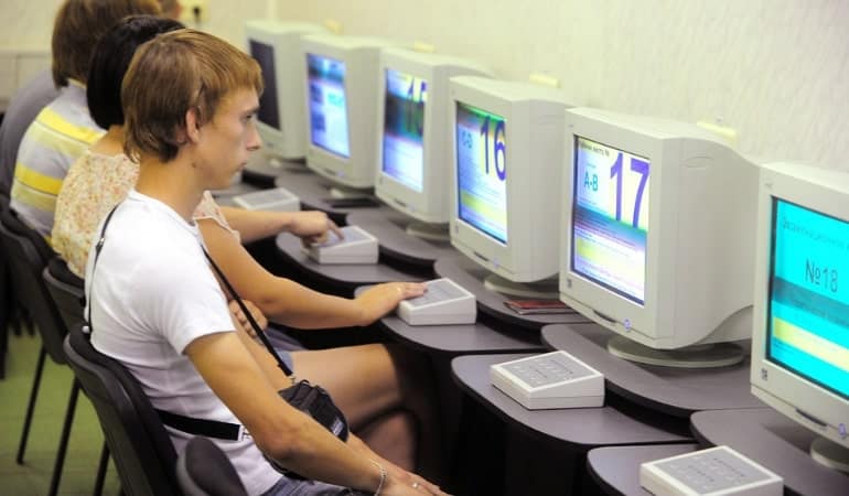 экзамен на права на компьютере в классе