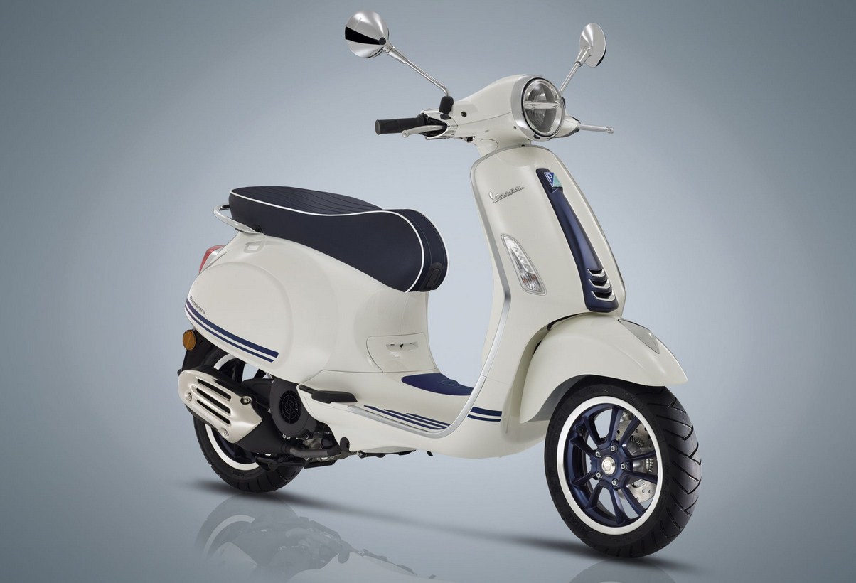 Vespa Primavera 50 Yacht Club